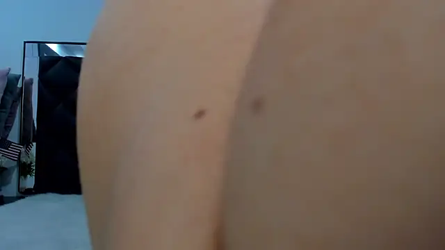 Snapshot of Sara_Thompsoon chatting on 12.15.24 Sara Thompsoon online show from 12.15.24