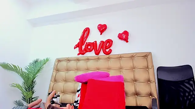 sophie-newton online show from 03.07.25