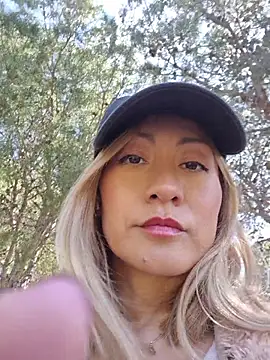 Snapshot of SexyErola27 chatting on 03.28.26 SexyErola27 online show from 03.28.26