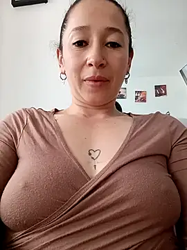 Snapshot of emilypoppy3 chatting on 04.18.26 emilypoppy3 online show from 04.18.26