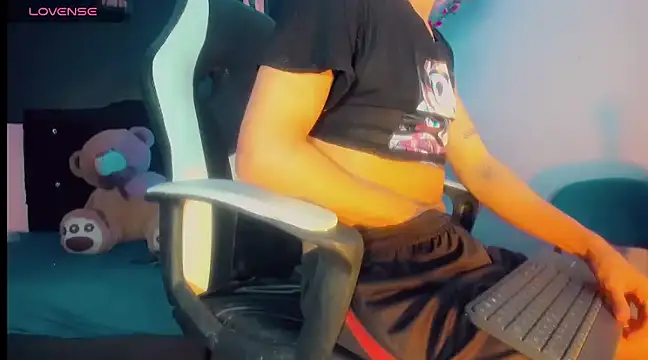 Snapshot of rosedewitt chatting on 02.01.25 rosedewitt online show from 02.01.25