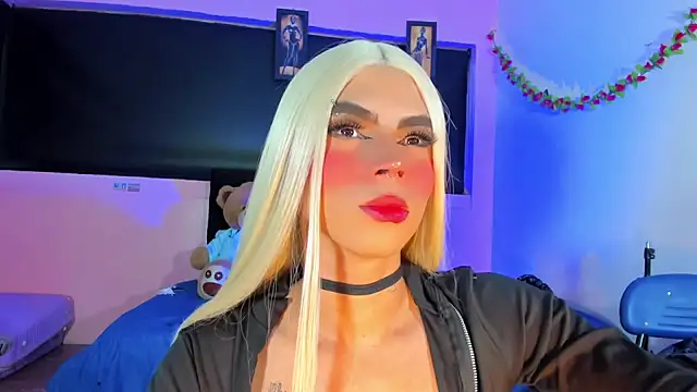 Snapshot of rosedewitt chatting on 02.07.25 rosedewitt online show from 02.07.25