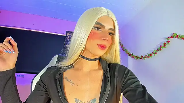 Snapshot of rosedewitt chatting on 02.07.25 rosedewitt online show from 02.07.25