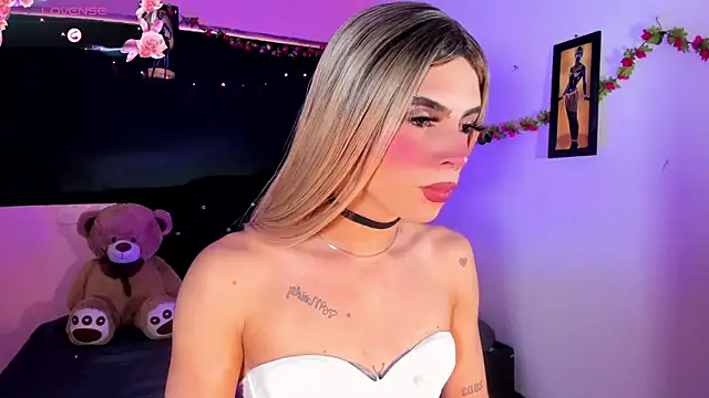 Snapshot of rosedewitt chatting on 02.26.25 rosedewitt online show from 02.26.25