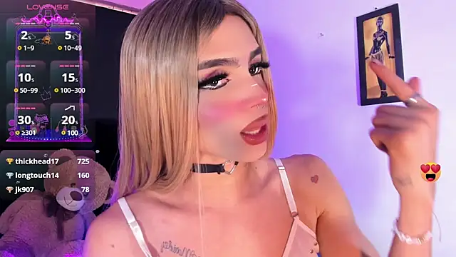 Snapshot of rosedewitt chatting on 03.18.25 rosedewitt online show from 03.18.25