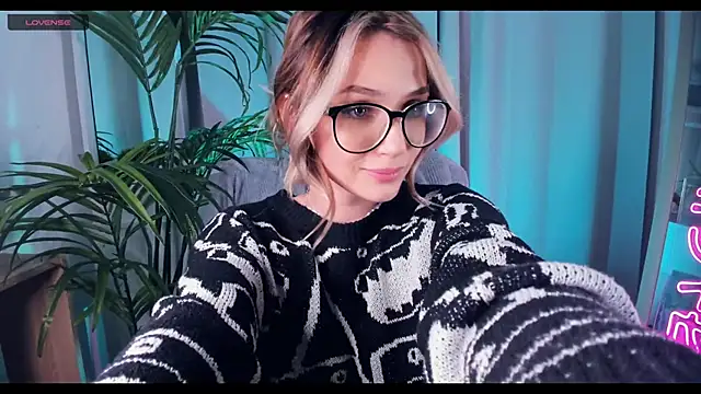 Snapshot of MelissaTetris chatting on 02.12.25 MelissaTetris online show from 02.12.25