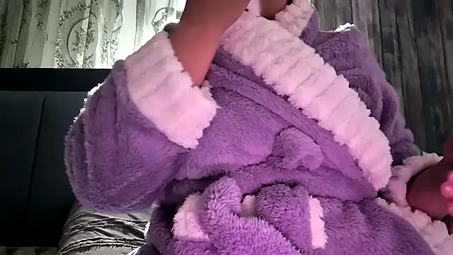 Snapshot of SEXY-ZENA chatting on 10.08.25 SEXY-ZENA online show from 10.08.25