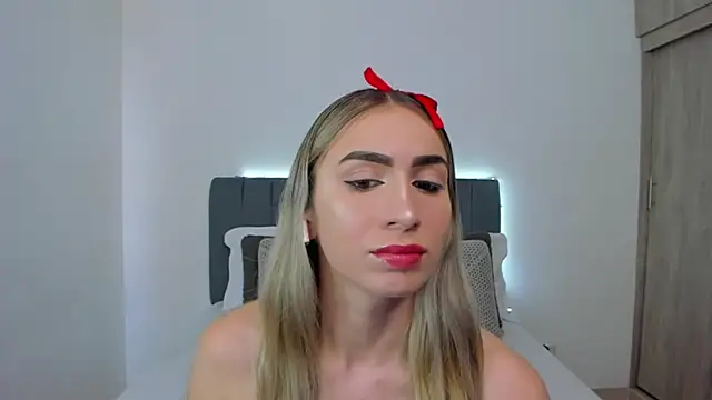 Snapshot of im_sarah34 chatting on 04.28.26 im sarah34 online show from 04.28.26