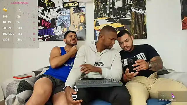 Snapshot of hott_dicks chatting on 12.31.24 hott dicks online show from 12.31.24