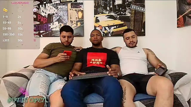 Snapshot of hott_dicks chatting on 01.14.25 hott dicks online show from 01.14.25