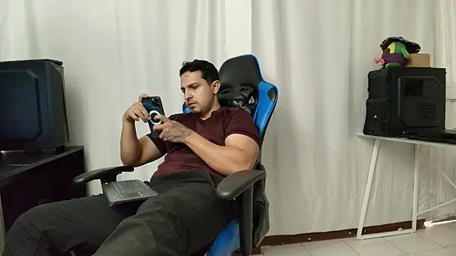 Snapshot of hott_dicks chatting on 03.31.26 hott dicks online show from 03.31.26