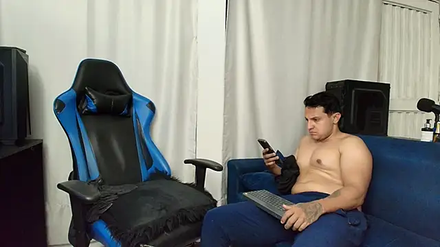 Snapshot of hott_dicks chatting on 06.16.26 hott dicks online show from 06.16.26