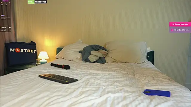 Snapshot of friendsurdreams chatting on 12.21.24 friendsurdreams online show from 12.21.24