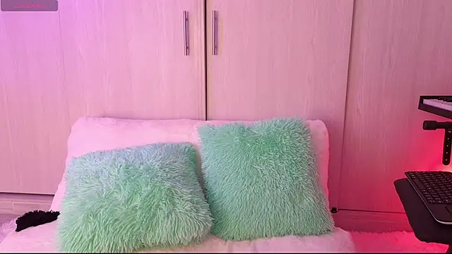 Snapshot of Yues050600 chatting on 12.21.24 Yues050600 online show from 12.21.24