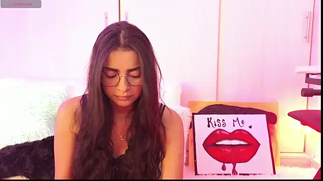 Snapshot of Yues050600 chatting on 01.19.25 Yues050600 online show from 01.19.25