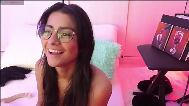 Snapshot of Yues050600 chatting on 02.17.25 Yues050600 online show from 02.17.25