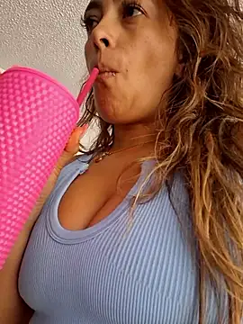 Snapshot of lauramcdowell1 chatting on 01.11.26 lauramcdowell1 online show from 01.11.26