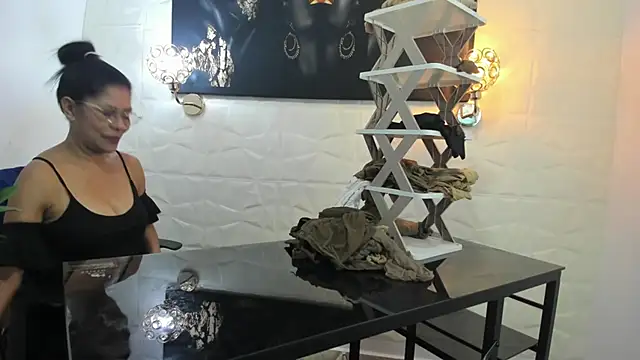 Snapshot of miss_lucero1 chatting on 02.15.25 miss lucero1 online show from 02.15.25