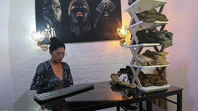 Snapshot of miss_lucero1 chatting on 02.21.25 miss lucero1 online show from 02.21.25