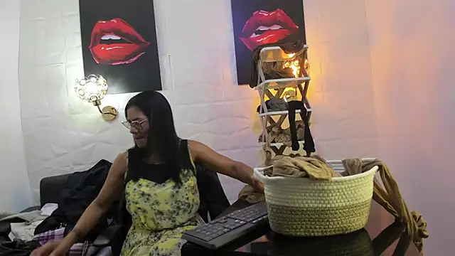 Snapshot of miss_lucero1 chatting on 03.10.25 miss lucero1 online show from 03.10.25