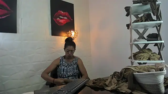 Snapshot of miss_lucero1 chatting on 03.13.25 miss lucero1 online show from 03.13.25