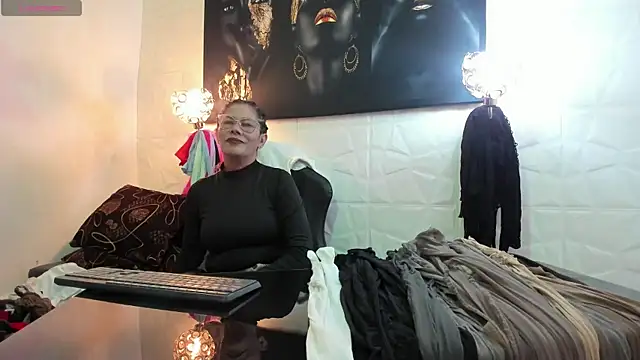 Snapshot of miss_lucero1 chatting on 10.21.25 miss lucero1 online show from 10.21.25