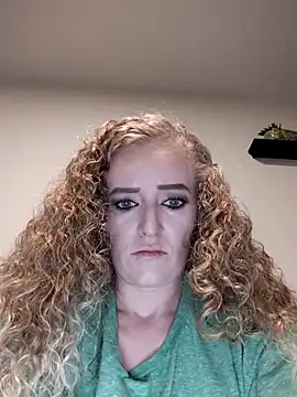 Snapshot of blondebanginbroad chatting on 11.17.25 blondebanginbroad online show from 11.17.25