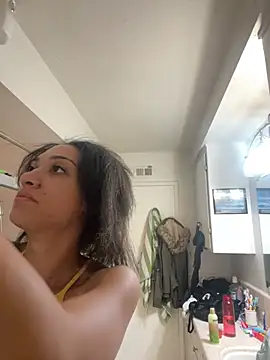 Snapshot of starrynikki chatting on 12.18.24 starrynikki online show from 12.18.24
