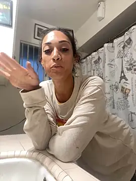 Snapshot of starrynikki chatting on 02.04.25 starrynikki online show from 02.04.25