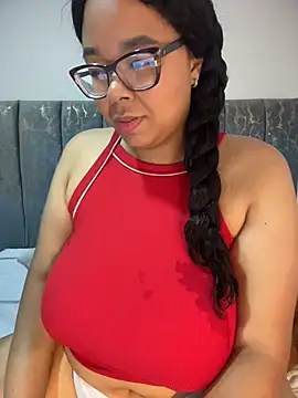 Snapshot of XMara chatting on 04.21.26 XMara online show from 04.21.26