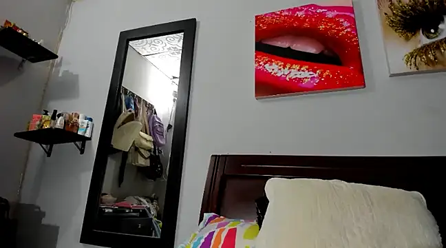 Snapshot of aleziiacam chatting on 12.24.24 aleziiacam online show from 12.24.24