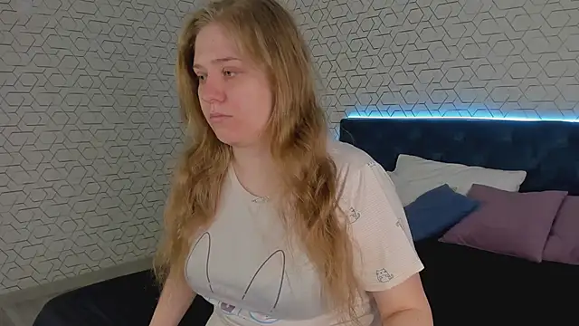 Snapshot of Megan_Violer chatting on 04.15.26 Megan Violer online show from 04.15.26
