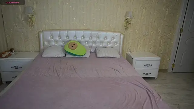 LunaaMayy online show from 11.19.25