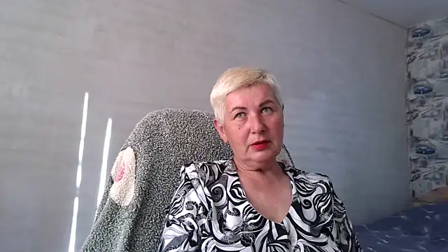 Snapshot of NicoleOlla chatting on 09.22.25 NicoleOlla online show from 09.22.25