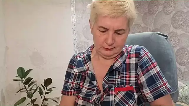 NicoleOlla online show from 11.05.25