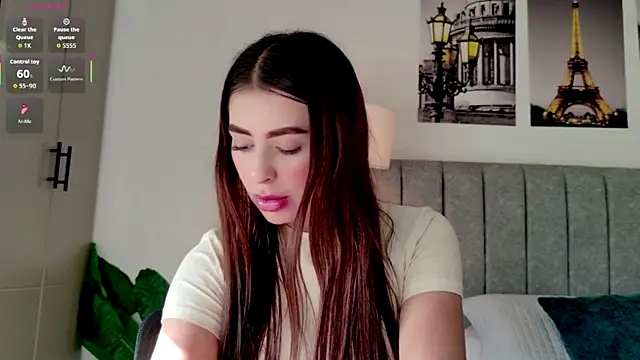Snapshot of caralella chatting on 05.15.26 caralella online show from 05.15.26