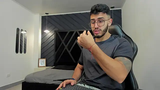 Liam Kleiin online show from 11.18.25