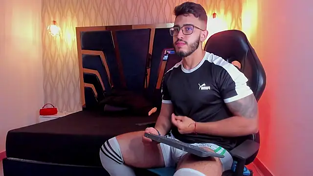 Snapshot of Liam_Kleiin chatting on 02.10.26 Liam Kleiin online show from 02.10.26