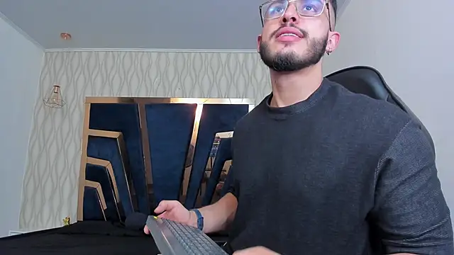 Snapshot of Liam_Kleiin chatting on 02.15.26 Liam Kleiin online show from 02.15.26