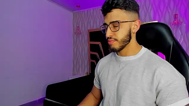 Snapshot of Liam_Kleiin chatting on 02.17.26 Liam Kleiin online show from 02.17.26