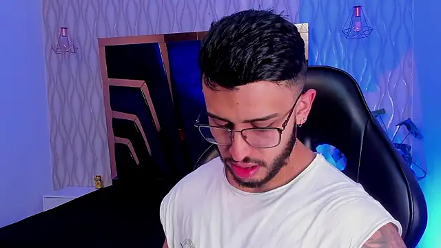 Snapshot of Liam_Kleiin chatting on 02.20.26 Liam Kleiin online show from 02.20.26