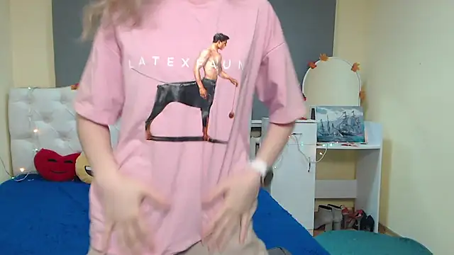 TinaRedly online show from 11.29.25