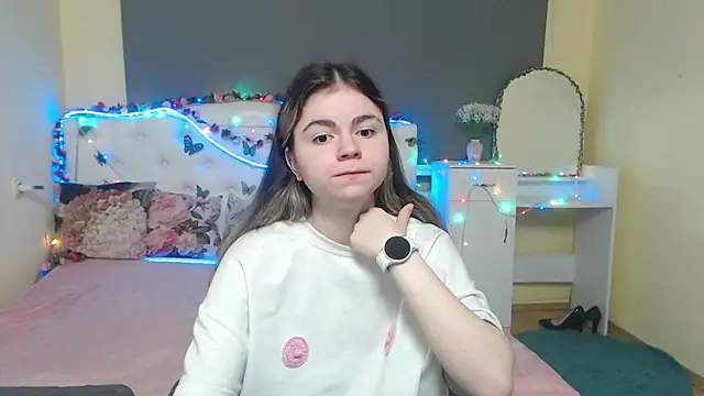 Snapshot of TinaRedly chatting on 05.03.26 TinaRedly online show from 05.03.26