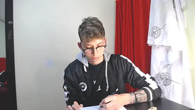  Thomas hot  online show from 01.03.25