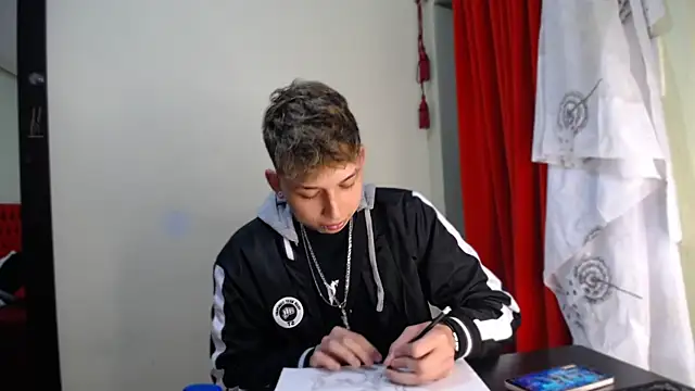  Thomas hot  online show from 01.03.25