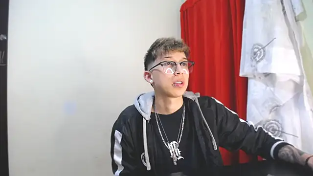  Thomas hot  online show from 01.03.25