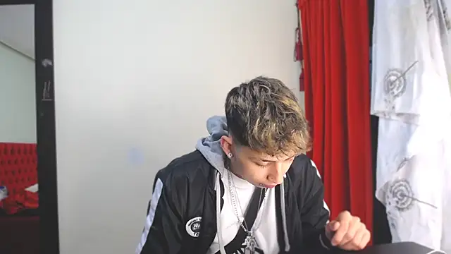  Thomas hot  online show from 01.08.25