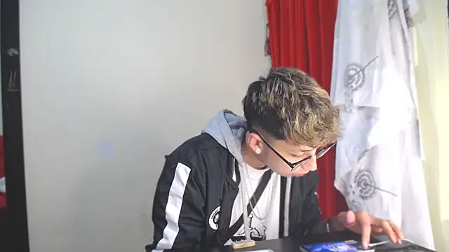  Thomas hot  online show from 01.08.25