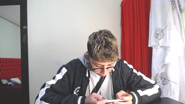  Thomas hot  online show from 01.08.25