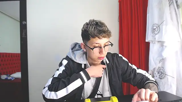  Thomas hot  online show from 01.08.25